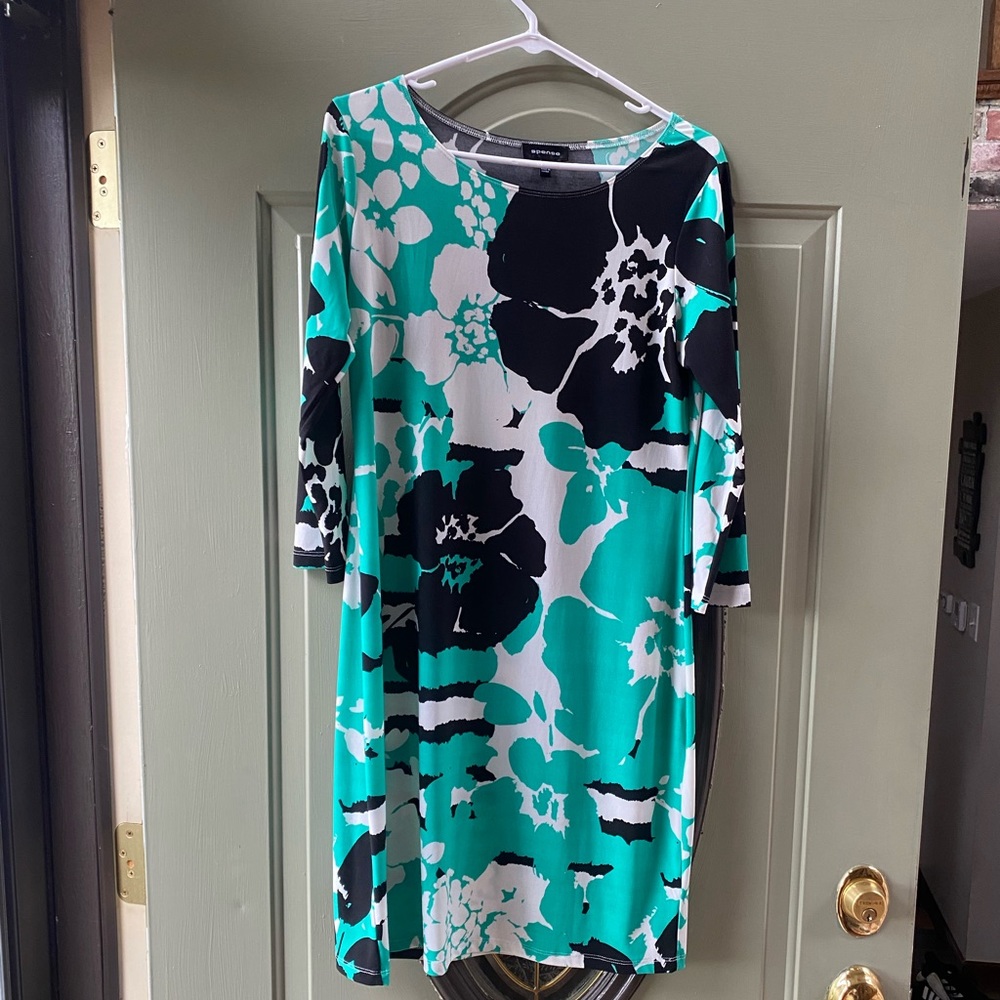 Women’s 3/4 sleeve dress! Size 8. Can dress up or wear with boots for fall